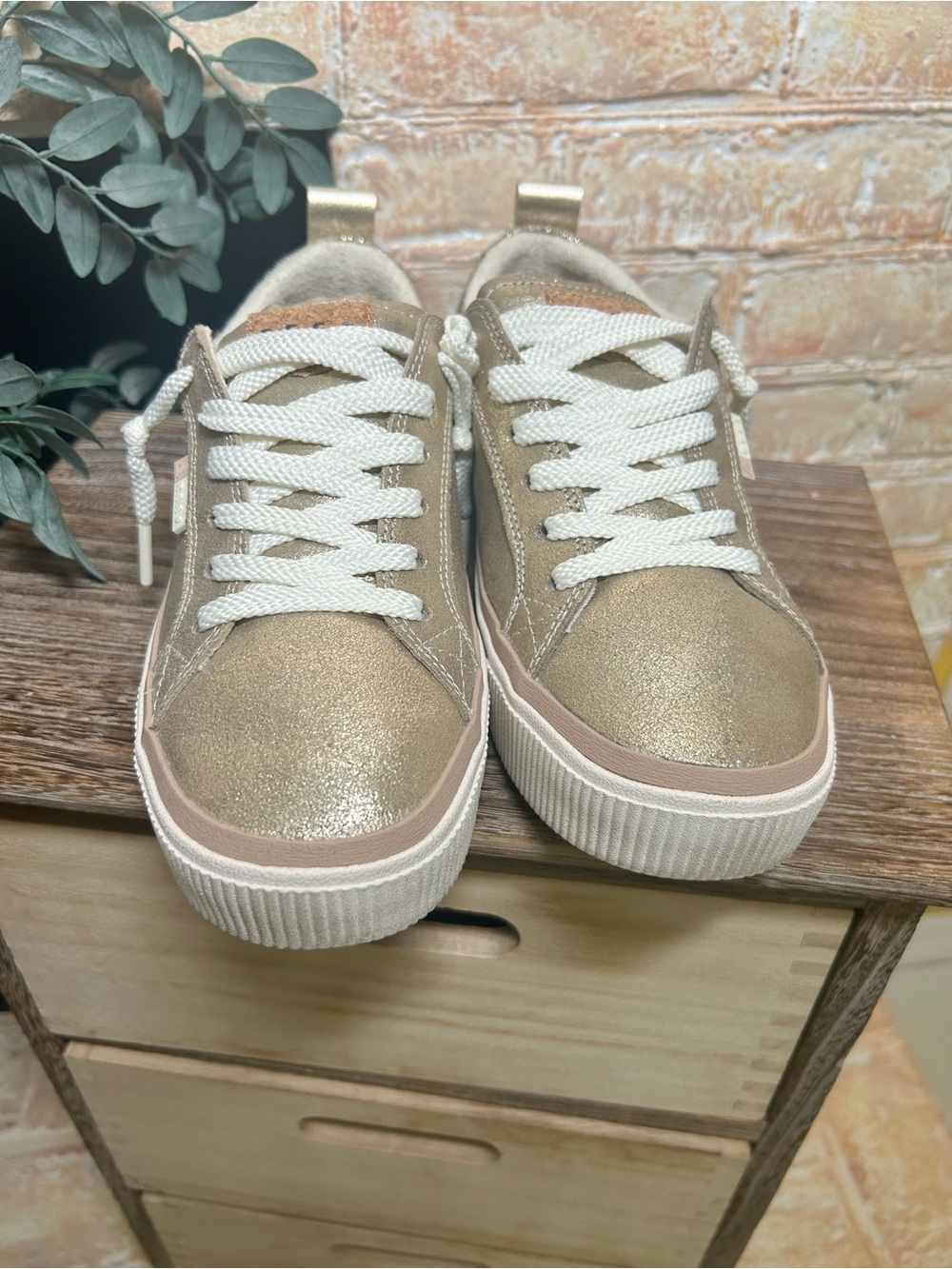 REEF Lay Day Dawn Metallic Gold Leather Sneakers Size 10 Cork comfort  #11 - Picture 3 of 10